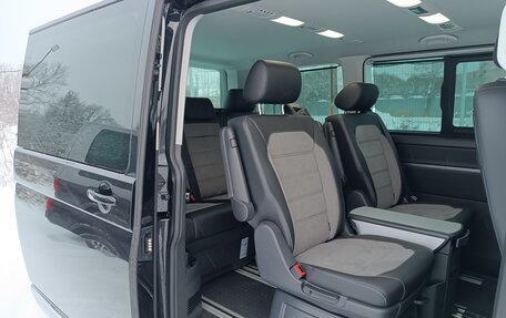 Volkswagen Multivan T6 рестайлинг, 2023 год, 9 300 000 рублей, 10 фотография