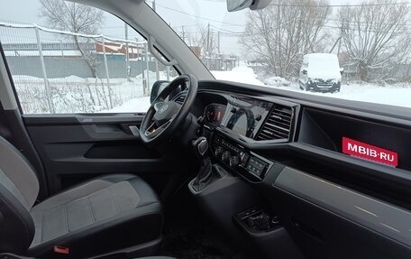 Volkswagen Multivan T6 рестайлинг, 2023 год, 9 300 000 рублей, 8 фотография