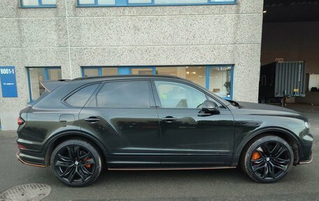 Bentley Bentayga I, 2025 год, 48 000 000 рублей, 3 фотография