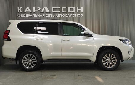 Toyota Land Cruiser Prado 150 рестайлинг 2, 2021 год, 5 500 000 рублей, 6 фотография