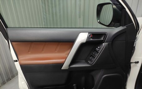 Toyota Land Cruiser Prado 150 рестайлинг 2, 2021 год, 5 500 000 рублей, 14 фотография