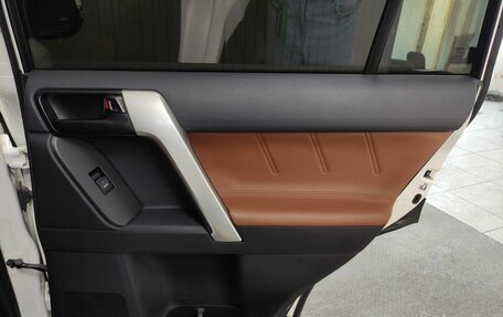 Toyota Land Cruiser Prado 150 рестайлинг 2, 2021 год, 5 500 000 рублей, 17 фотография