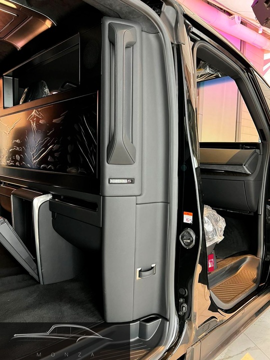 Lexus LM I, 2026 год, 24 000 000 рублей, 6 фотография