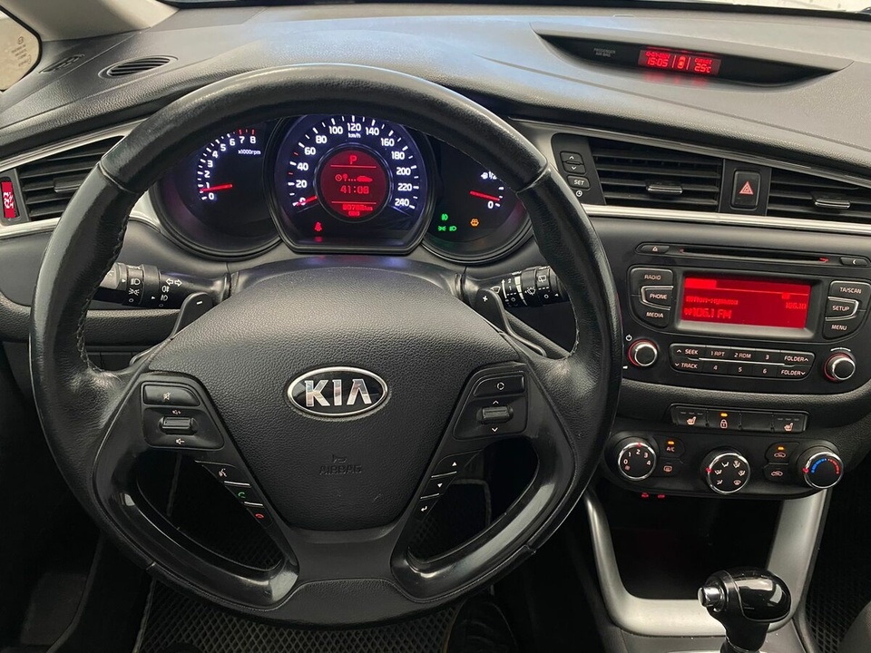 KIA cee'd II рестайлинг, 2017 год, 340 000 рублей, 2 фотография