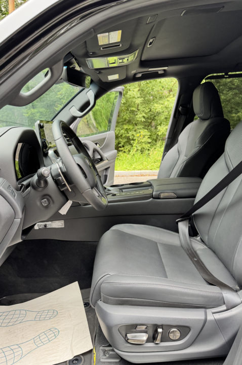 Lexus LX III рестайлинг 2, 2025 год, 19 700 000 рублей, 11 фотография