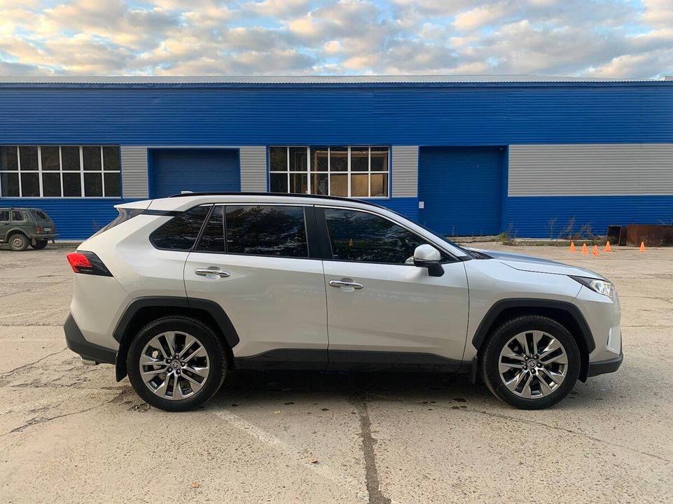 Toyota RAV 4, 2023 год, 700 000 рублей, 2 фотография