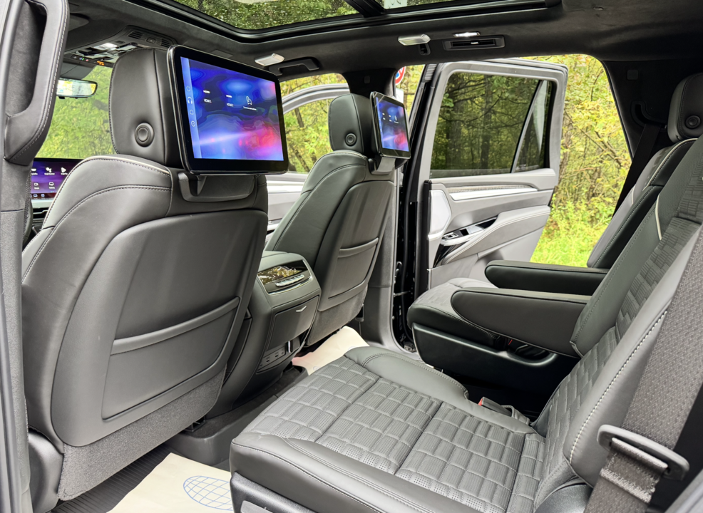 Cadillac Escalade V, 2026 год, 27 000 000 рублей, 13 фотография