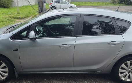 Opel Astra J, 2011 год, 550 000 рублей, 3 фотография