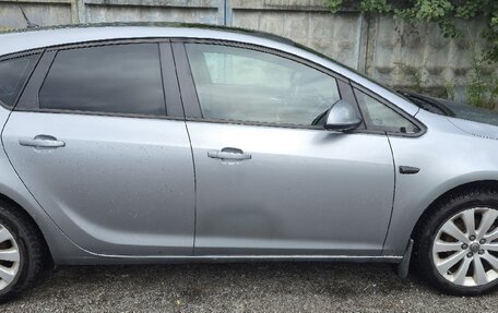 Opel Astra J, 2011 год, 550 000 рублей, 2 фотография