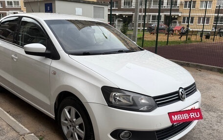Volkswagen Polo VI (EU Market), 2012 год, 700 000 рублей, 2 фотография