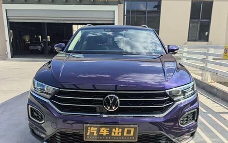 Volkswagen T-Roc I, 2022 год, 1 230 000 рублей, 2 фотография