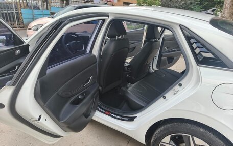 Hyundai Elantra, 2022 год, 1 180 000 рублей, 10 фотография