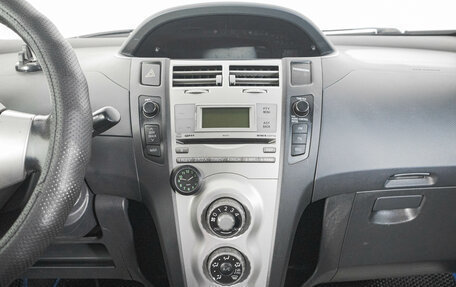 Toyota Yaris III рестайлинг, 2007 год, 669 000 рублей, 18 фотография