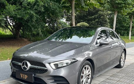 Mercedes-Benz A-Класс, 2022 год, 1 800 000 рублей, 1 фотография