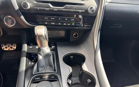 Lexus RX IV рестайлинг, 2017 год, 3 400 000 рублей, 10 фотография