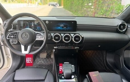 Mercedes-Benz A-Класс, 2022 год, 1 690 000 рублей, 9 фотография
