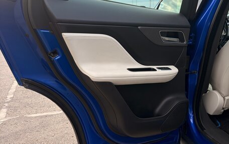 Jaguar F-Pace, 2016 год, 3 590 000 рублей, 12 фотография