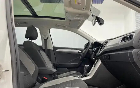Volkswagen T-Roc I, 2022 год, 1 266 000 рублей, 8 фотография