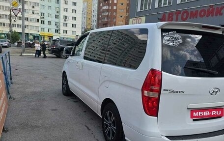 Hyundai H-1 II рестайлинг, 2012 год, 1 590 000 рублей, 4 фотография