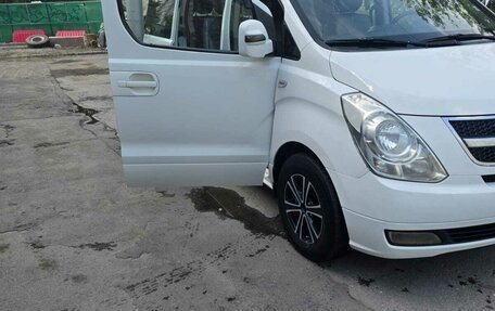 Hyundai H-1 II рестайлинг, 2012 год, 1 590 000 рублей, 10 фотография