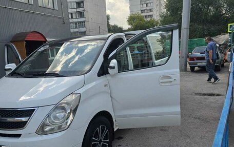 Hyundai H-1 II рестайлинг, 2012 год, 1 590 000 рублей, 7 фотография