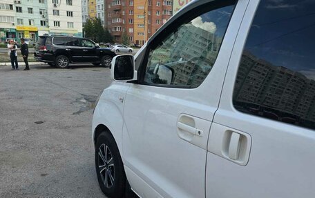 Hyundai H-1 II рестайлинг, 2012 год, 1 590 000 рублей, 14 фотография