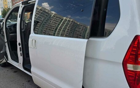 Hyundai H-1 II рестайлинг, 2012 год, 1 590 000 рублей, 20 фотография