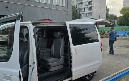 Hyundai H-1 II рестайлинг, 2012 год, 1 590 000 рублей, 13 фотография
