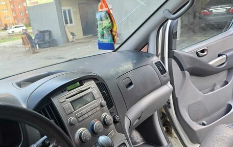 Hyundai H-1 II рестайлинг, 2012 год, 1 590 000 рублей, 19 фотография