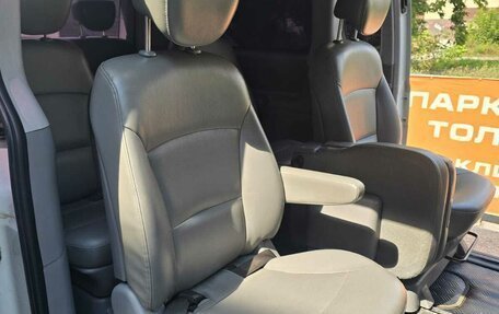 Hyundai H-1 II рестайлинг, 2012 год, 1 590 000 рублей, 24 фотография