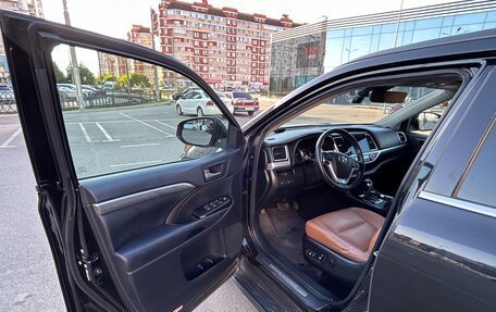 Toyota Highlander III, 2020 год, 3 790 000 рублей, 8 фотография