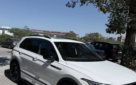 Volkswagen Tiguan II, 2021 год, 3 999 000 рублей, 2 фотография