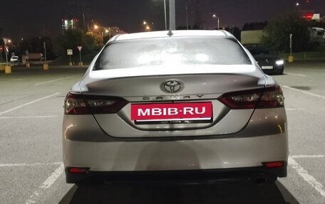 Toyota Camry, 2021 год, 1 800 000 рублей, 6 фотография