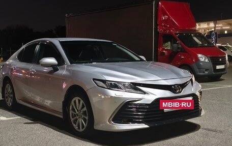 Toyota Camry, 2021 год, 1 800 000 рублей, 3 фотография