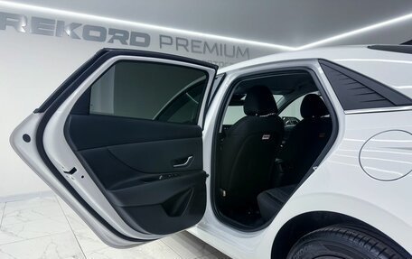 Hyundai Elantra, 2021 год, 2 200 000 рублей, 19 фотография