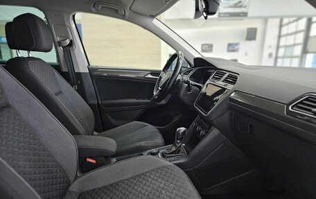 Volkswagen Tiguan II, 2018 год, 2 520 000 рублей, 3 фотография