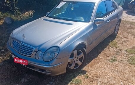 Mercedes-Benz E-Класс, 2005 год, 900 000 рублей, 3 фотография