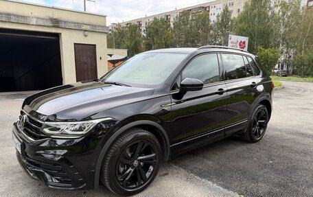 Volkswagen Tiguan II, 2021 год, 4 350 000 рублей, 2 фотография