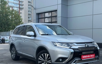Mitsubishi Outlander III рестайлинг 3, 2018 год, 1 799 000 рублей, 1 фотография