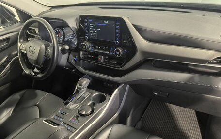 Toyota Highlander, 2021 год, 4 790 000 рублей, 18 фотография