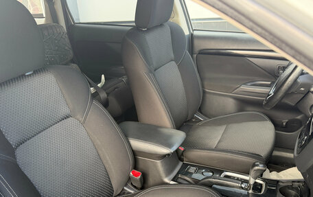 Mitsubishi Outlander III рестайлинг 3, 2018 год, 1 799 000 рублей, 9 фотография
