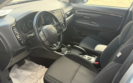 Mitsubishi Outlander III рестайлинг 3, 2018 год, 1 799 000 рублей, 7 фотография