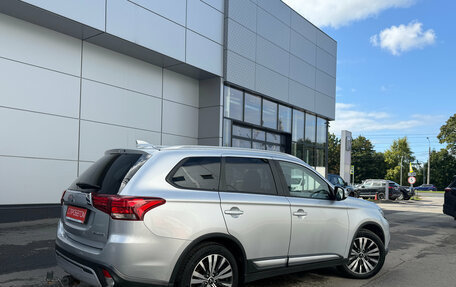Mitsubishi Outlander III рестайлинг 3, 2018 год, 1 799 000 рублей, 6 фотография