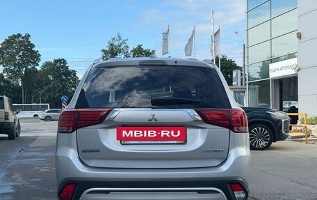 Mitsubishi Outlander III рестайлинг 3, 2018 год, 1 799 000 рублей, 5 фотография