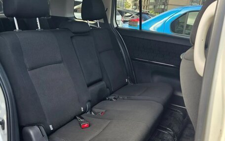 Toyota ISis I, 2012 год, 950 000 рублей, 11 фотография