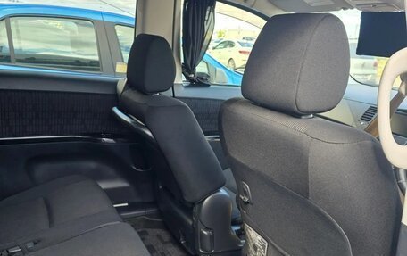Toyota ISis I, 2012 год, 950 000 рублей, 12 фотография