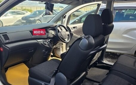 Toyota ISis I, 2012 год, 950 000 рублей, 10 фотография