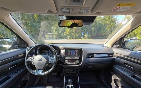 Mitsubishi Outlander III рестайлинг 3, 2017 год, 3 300 000 рублей, 4 фотография