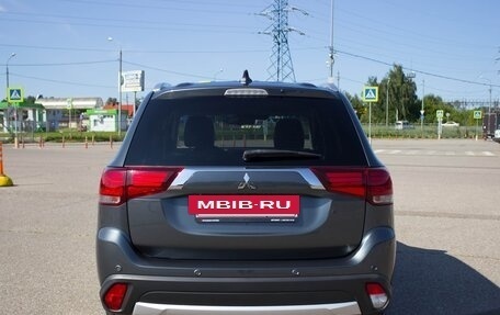 Mitsubishi Outlander III рестайлинг 3, 2017 год, 3 300 000 рублей, 3 фотография