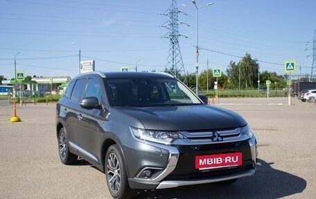 Mitsubishi Outlander III рестайлинг 3, 2017 год, 3 300 000 рублей, 8 фотография